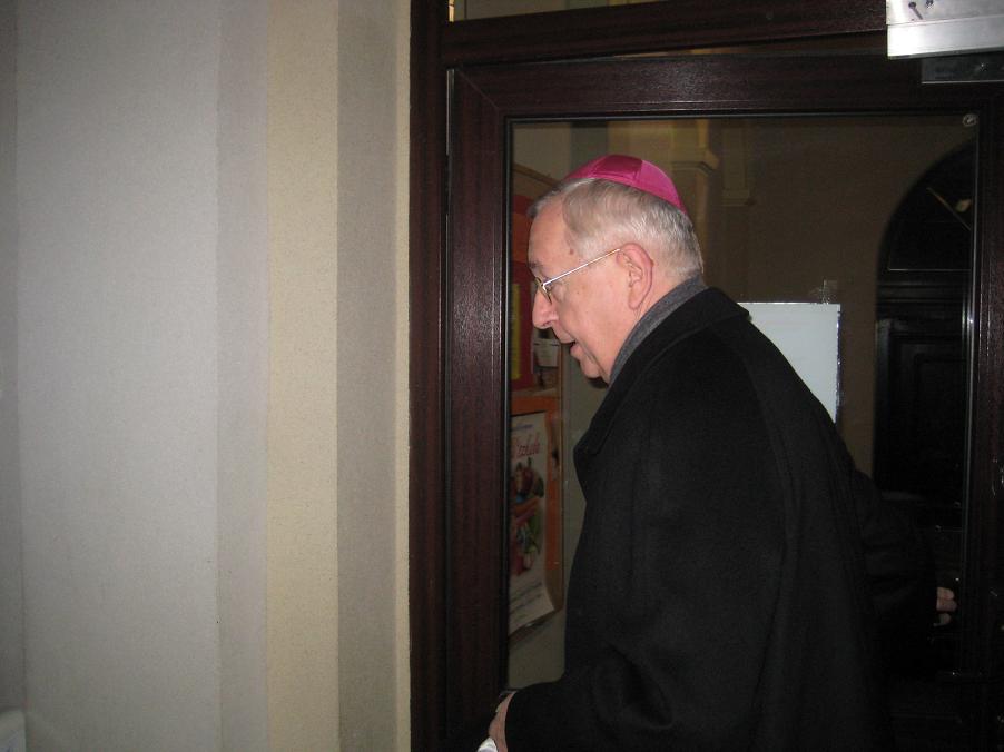 arcybiskup głosuje (2) - Jacek Butlewski 