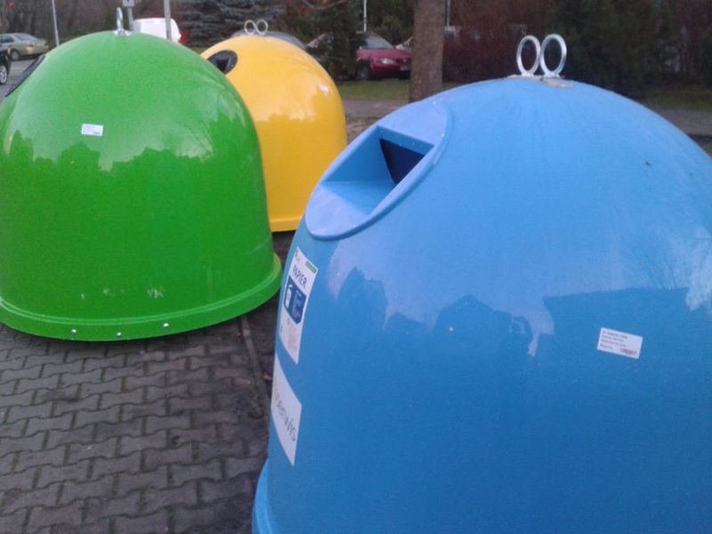 kontenery na odpady kolorowe - Szymon Mazur