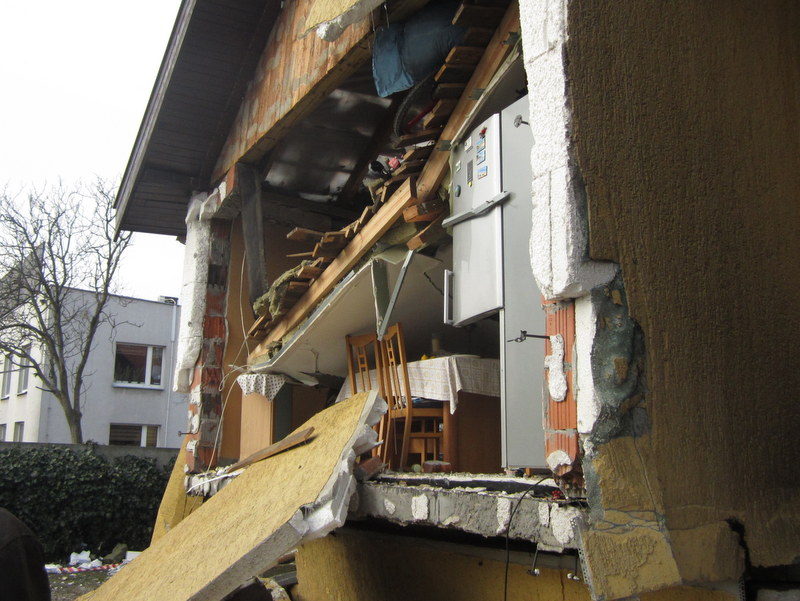 dom zniszczony wybuchem obornicka - Anna Skoczek