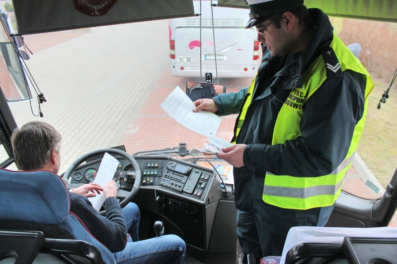 inspekcja kontroluje autobusy ferie (3) - Marcin Wesołowski