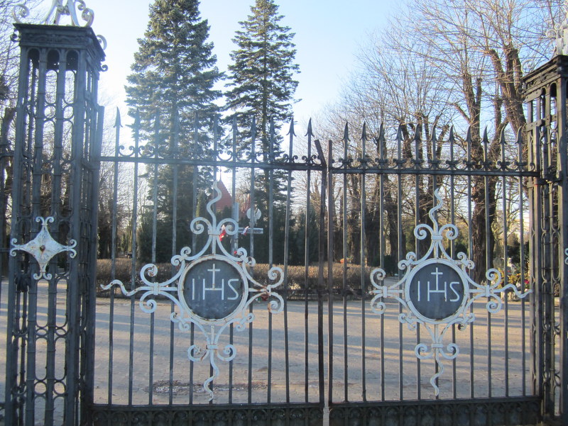 wejście na cmentarz, brama - Anna Skoczek