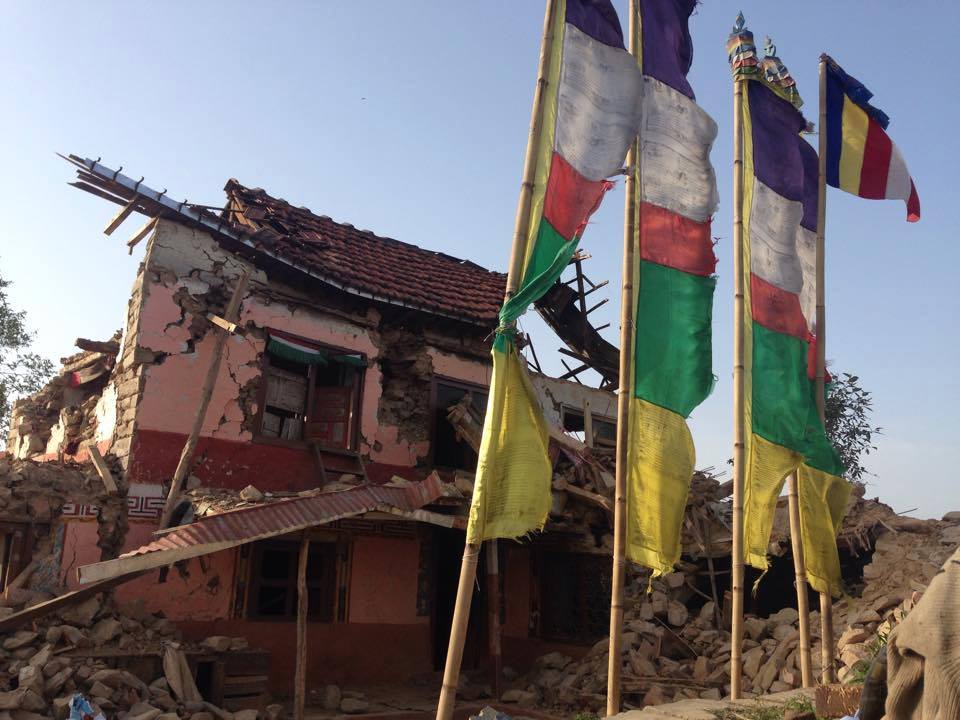 zburzone domostwa w Nepalu po trzęsieniu - Ej, odbudujmy Nepal