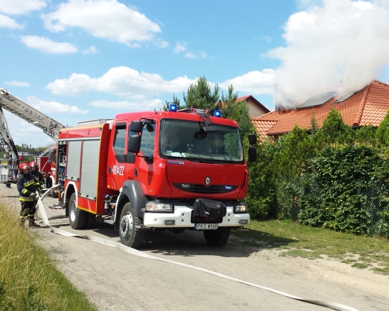 woz strażacki pożar dachu - Straż Pożarna Poznań