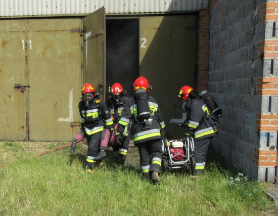 strażacy ćwiczą w maskach - Straż Pożarna Kalisz