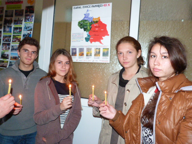 Uczniowie z m. Komrat w Mołdawii - wzięli udział w akcji Zapal Znicz