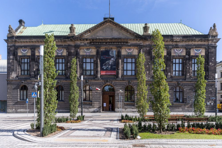 Nowe życie dla zabytkowej fasady Muzeum Narodowego Rusza remont za 10