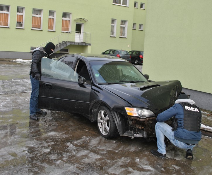 rozbite auto poszukiwanego - Policja Poznań