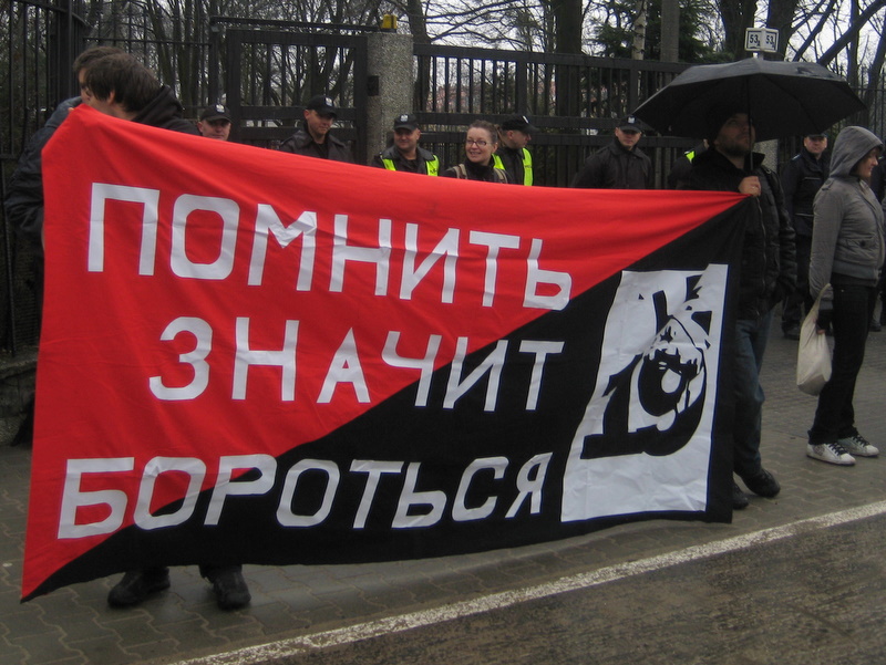 Anarchiści pod konsulatem - Jacek Kosiak