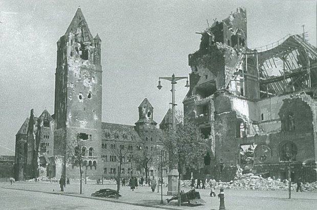 zniszczenia wojenne zamek 1945