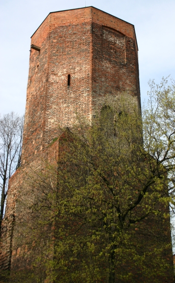 Baszta-ostrzeszow - Wikipedia