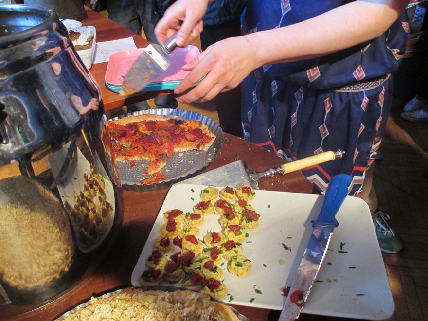 kuchnia społeczna,żarcie, jedzenie, obżarstwo - Danuta Synkiewicz