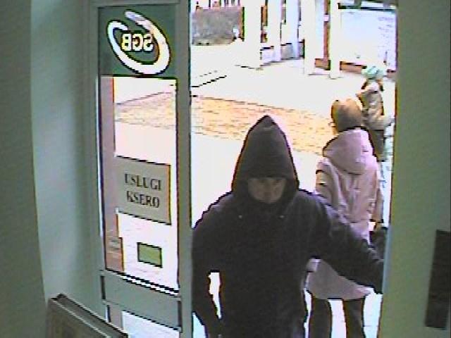 Napad na bank w Pile - policja