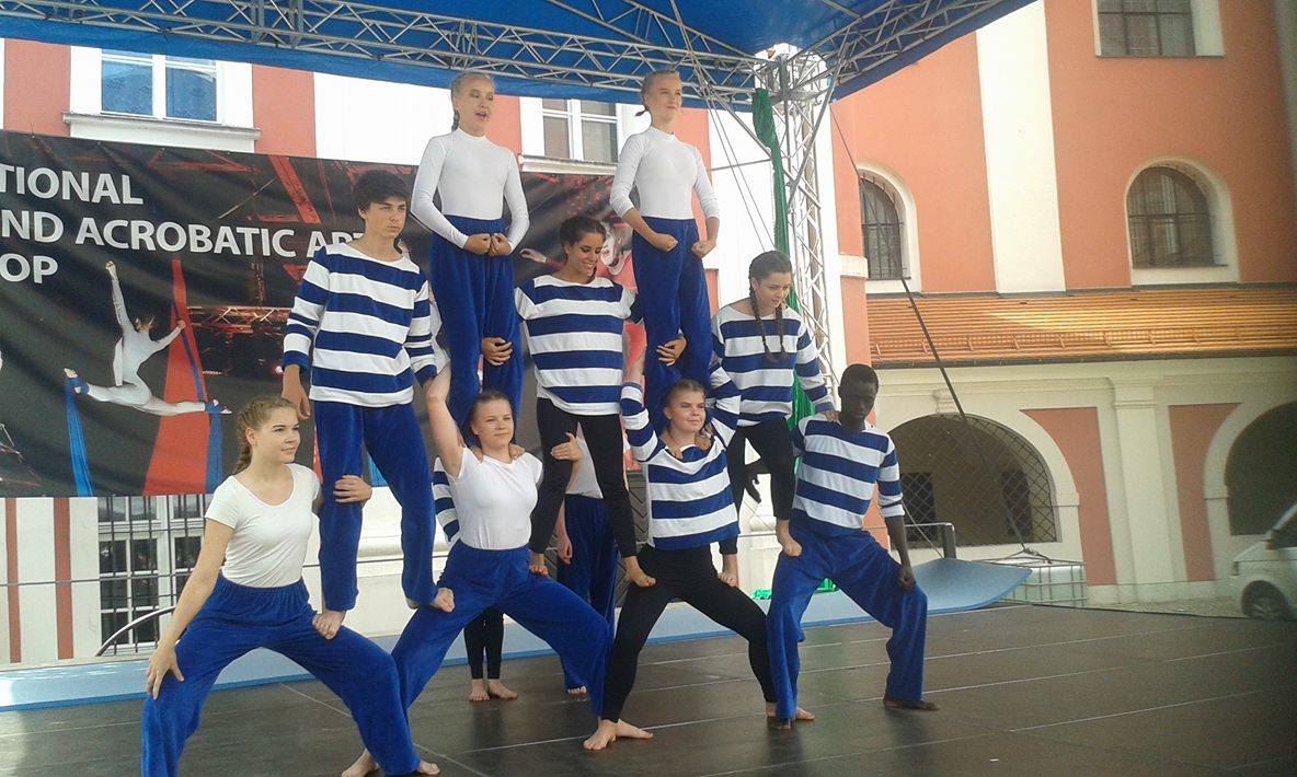 festiwal akrobatyczny - Maciej Kluczka