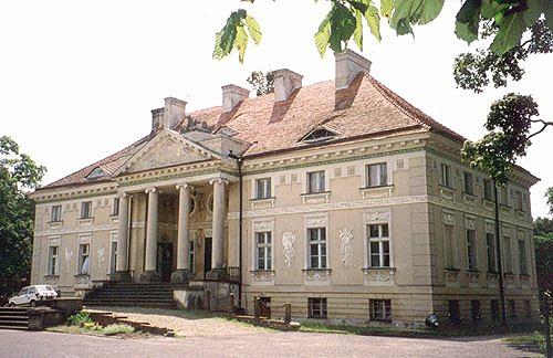 pałac w lewkowie - UAM