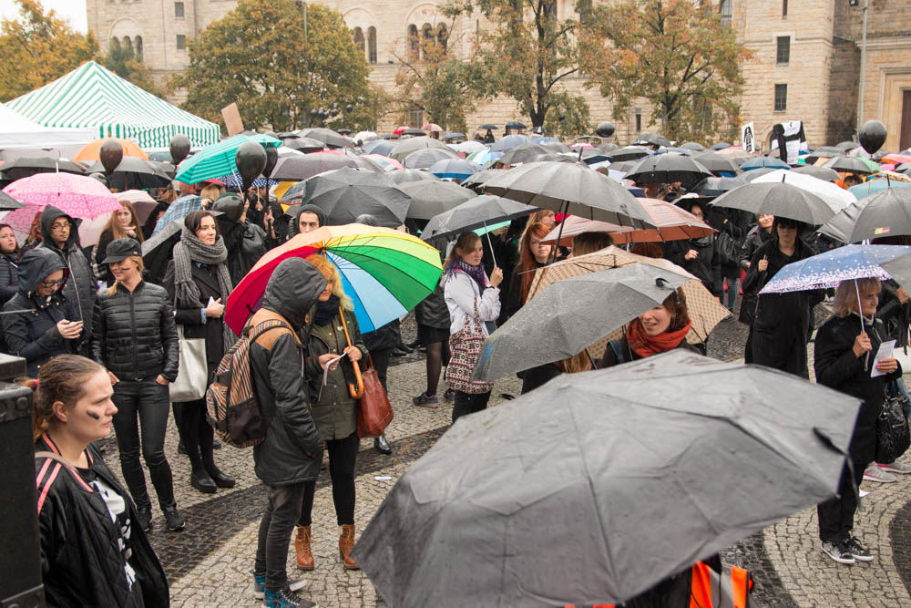 czarny protest przygotowania (9) - Leon Bielewicz