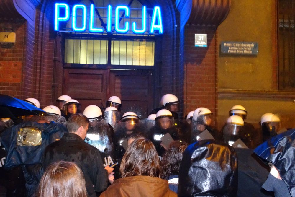 pod komisariatem (1) - Maciej Kluczka