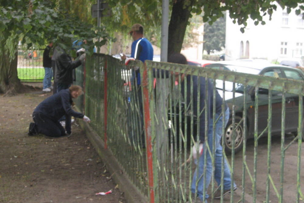 amerykanie czyszczą płot1 - Rafał Muniak