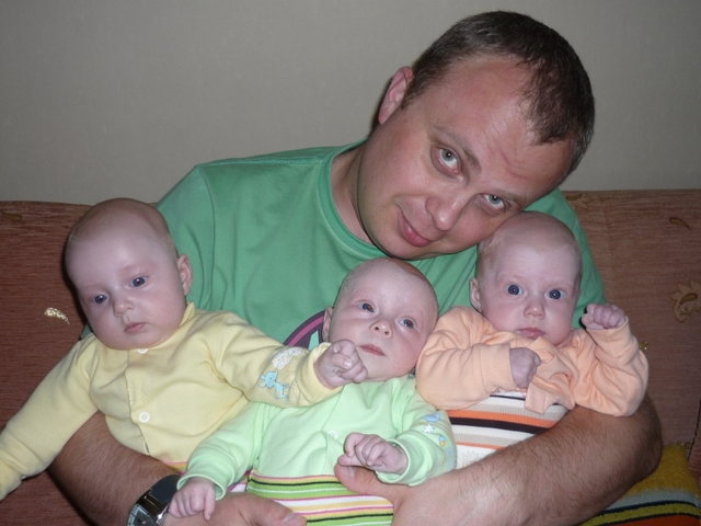 Krzysztof Sadowski z córkami - archiwum prywatne