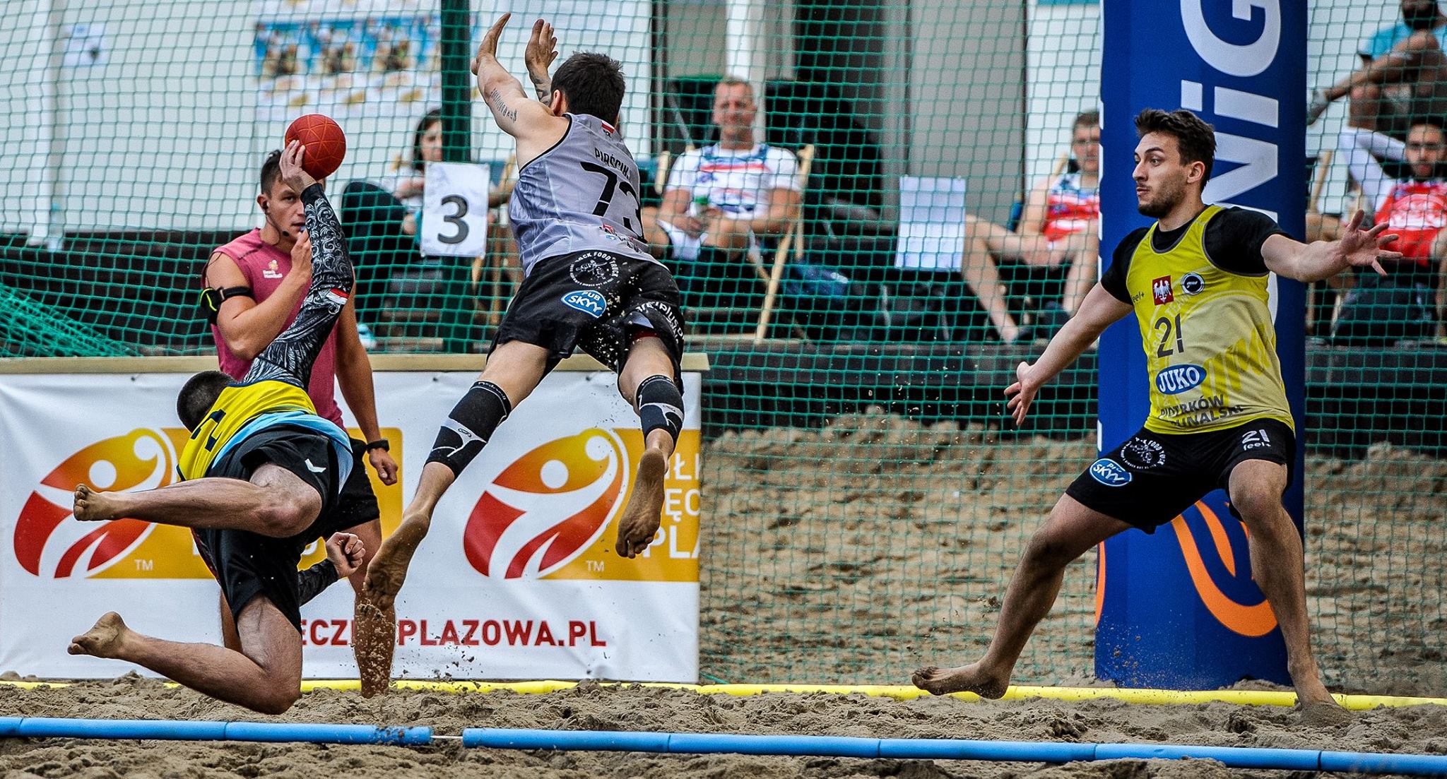 plaża na placu wolności piłka ręczna plażowa - G. Trzpil