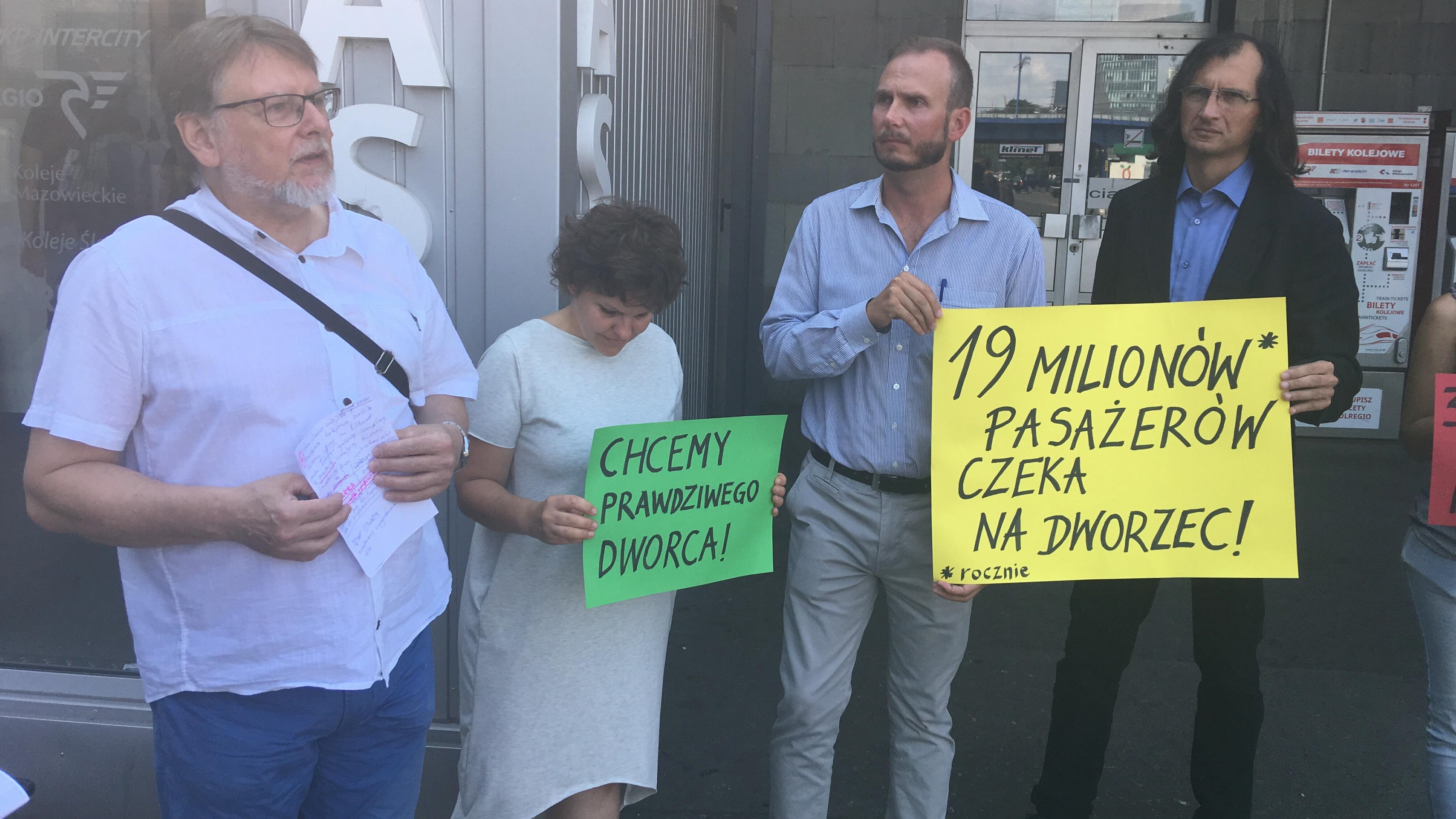 protest społeczników na dworcu PKP Poznań - Jacek Butlewski