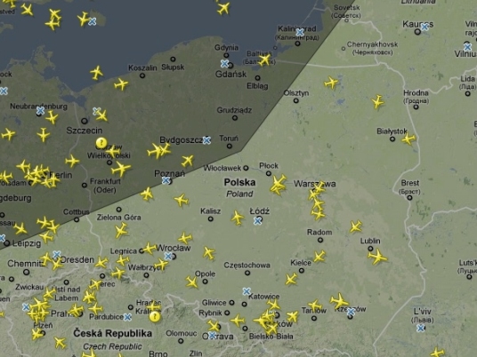 Flight Radar - chmura nad Polską - Flight Radar 24
