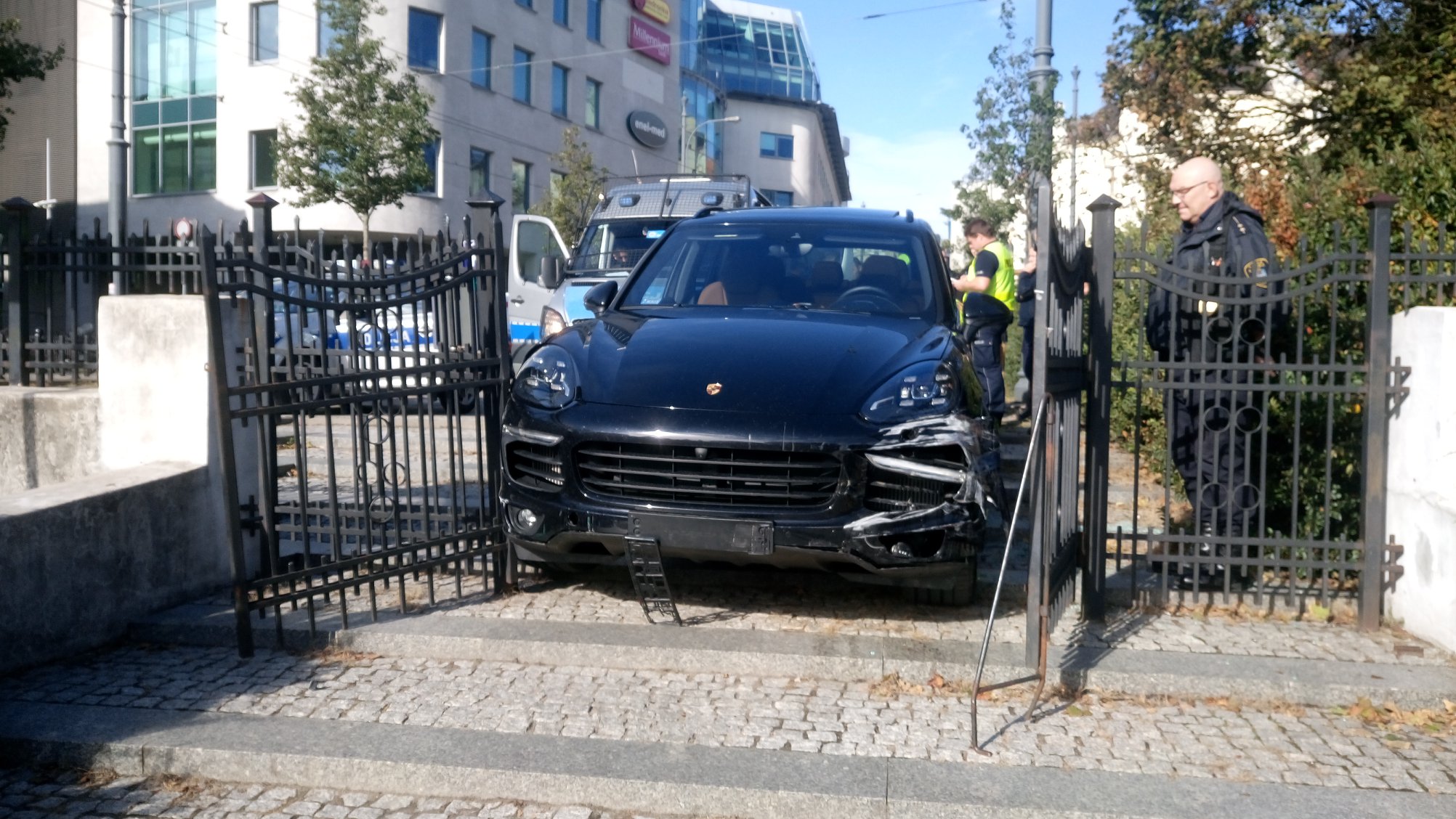 Uciekał Porsche przed policją - FB: Straż Miejska Miasta Poznania