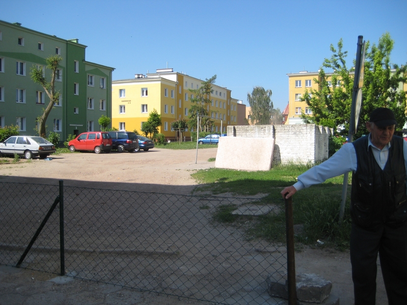 Płot na osiedlu w Pile - Wiesława Pinkowska