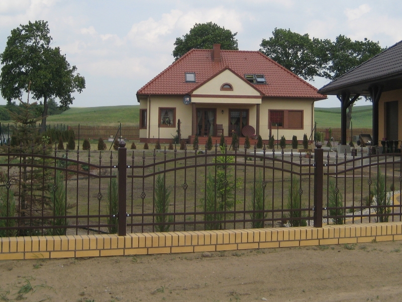 Zakaz stawiania metalowych płotów - Wiesława Pinkowska