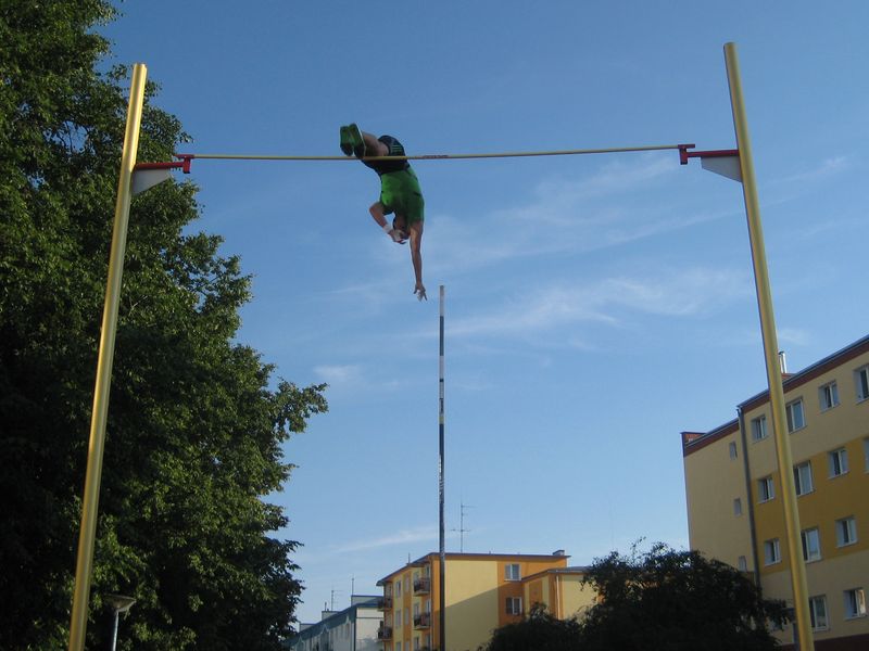 Skoki o tyczce - na ulicy -  - Wiesława Pinkowska