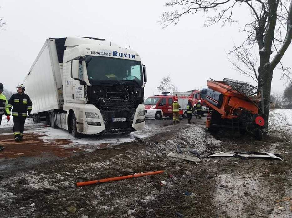 wypadek zima ślisko Kwilcz - OSP Kwilcz
