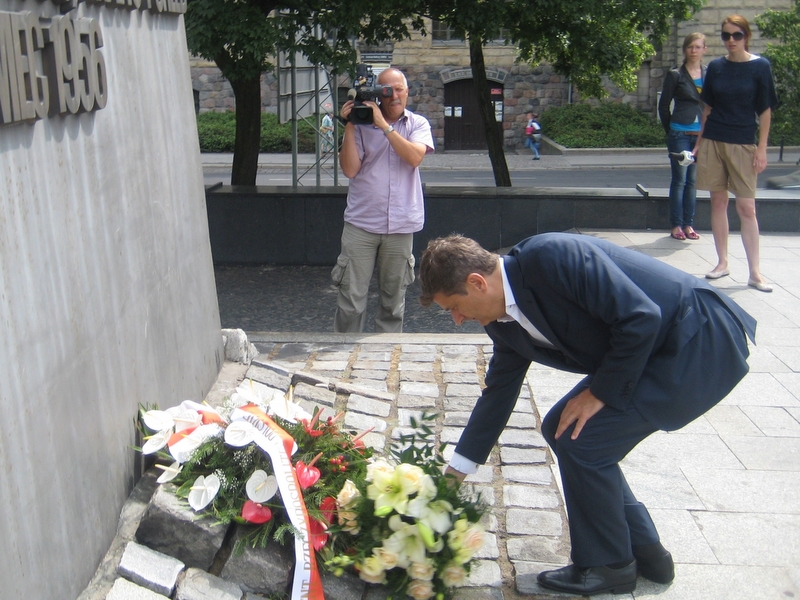 Janusz Palikot w Poznaniu, pomnik - Jacek Kosiak