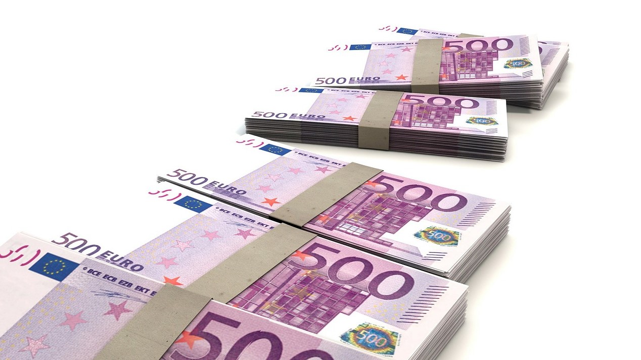 euro banknoty - pixabay/PublicDomainPictures