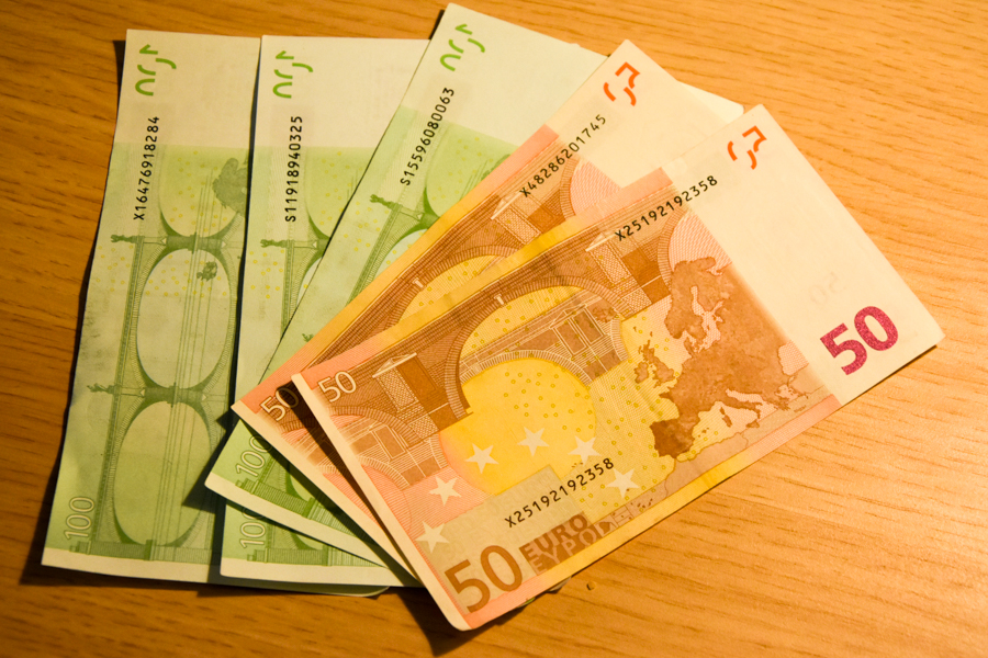 euro banknoty pieniądze - Wojtek Wardejn