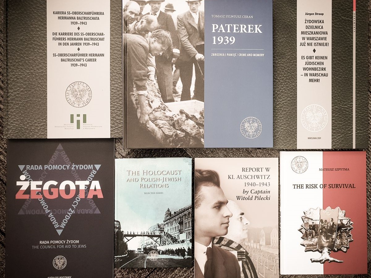 książki wysłane dziennikarce Andrei Mitchell - ipn.gov.pl -  Publikacje wysłane dziennikarce 