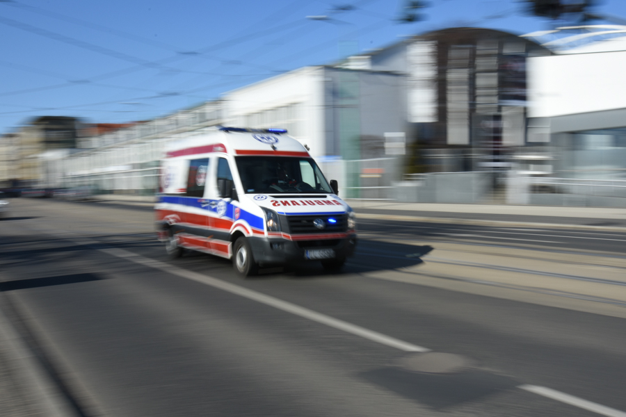 karetka ambulans  - Wojtek Wardejn