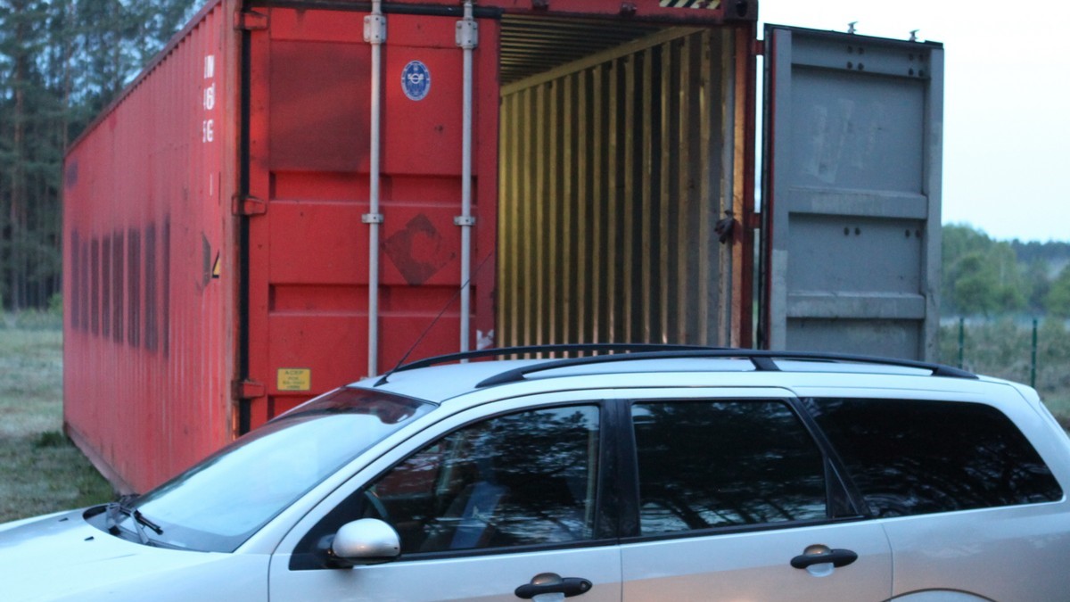złodzieje aut kontener las - Wielkopolska Policja