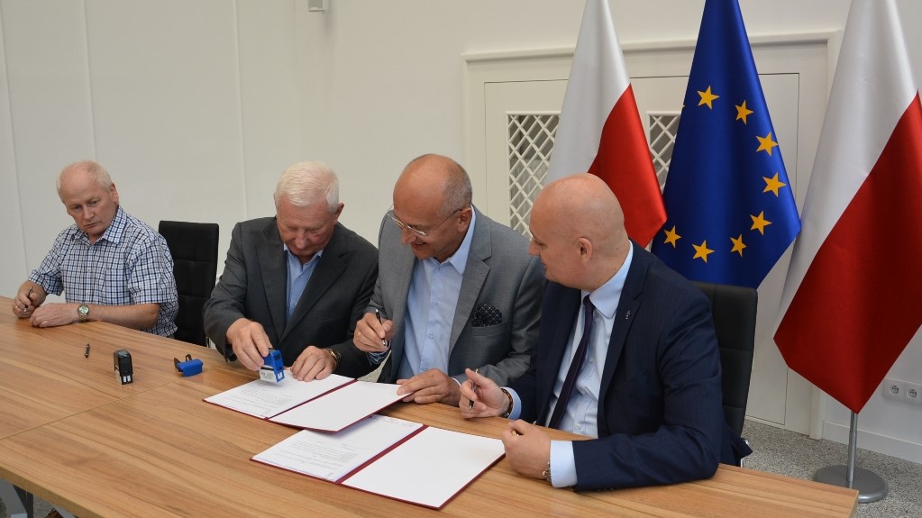 podpisanie umowy na dofinansowanie budowy dróg zbigniew hoffmann urząd wojewódzki - UW