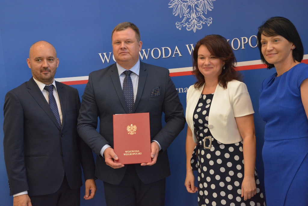 podpisanie umowy na drogi lokalne aneta niestrawska - Wielkopolski Urząd Wojewódzki w Poznaniu