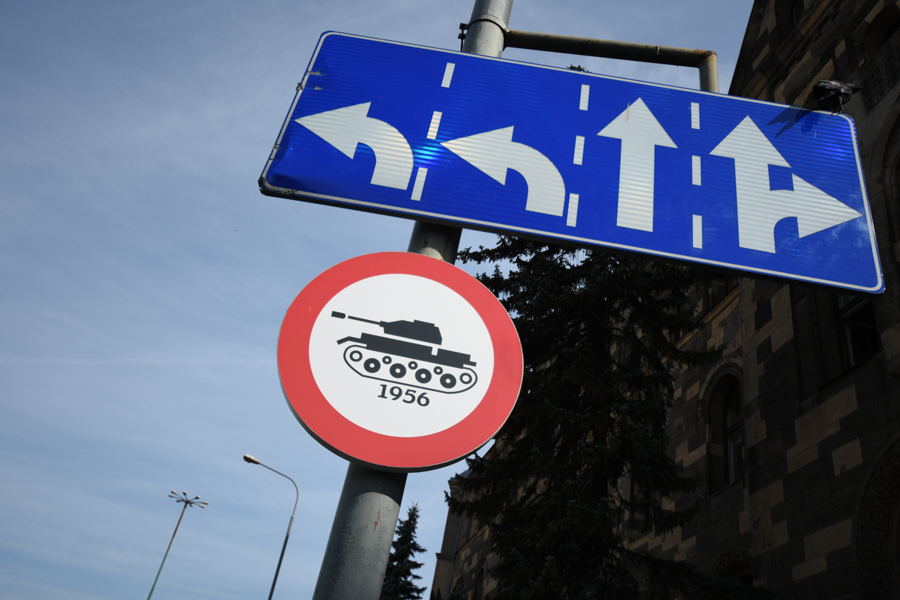 zakaz wjazdu czołgiem w okolicach Placu Adama Mickiewicza - Wojtek Wardejn