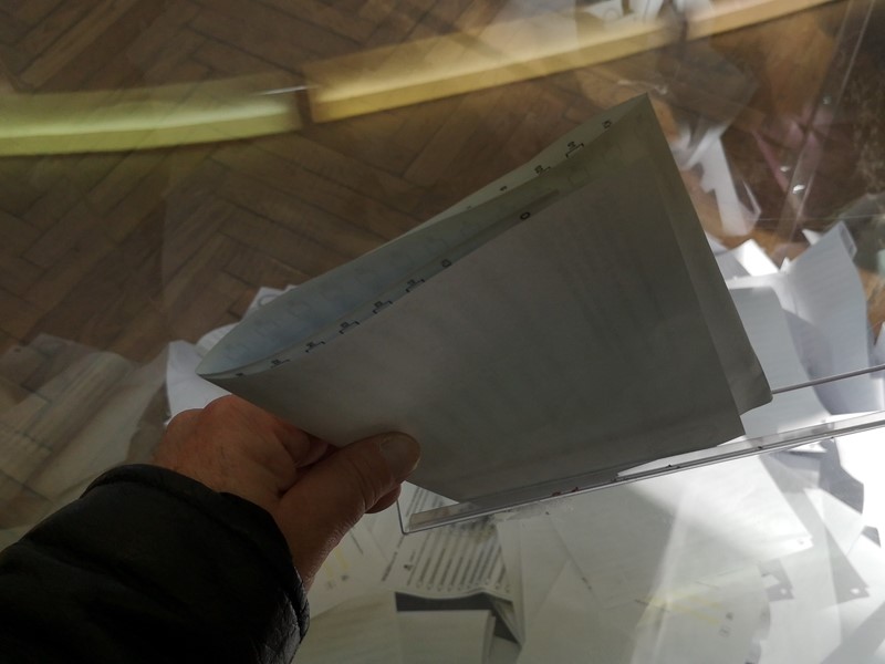 karty do głosowania głosowanie urna wybory parlamentarne 2019 - Wojtek Wardejn - Radio Poznań