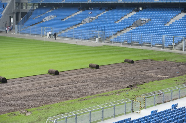 Wymiana murawy na stadionie Lecha - Przemek Modliński