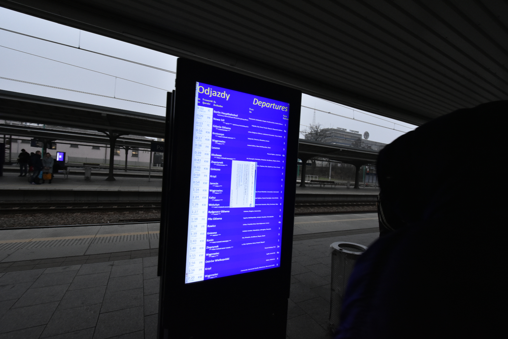 Dworzec PKP awaria pociąg rozkład jazdy - Wojtek Wardejn