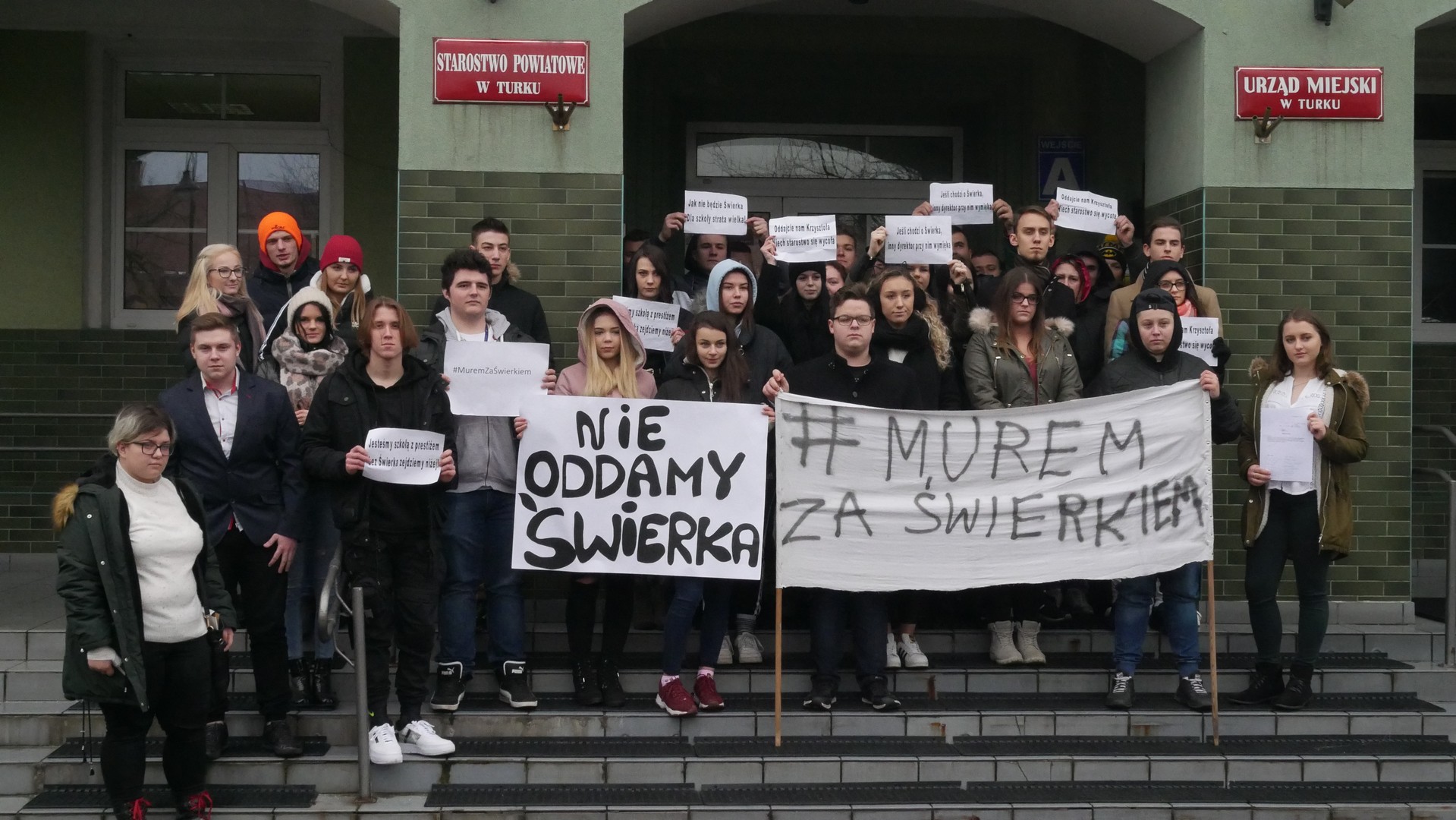 murem za świerkiem protest uczniowie kaczki średnie  - Sławomir Zasadzki