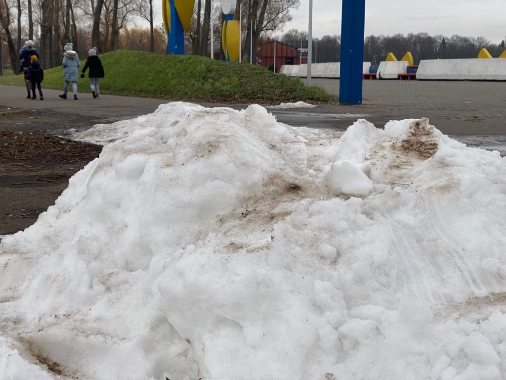 śnieg z tafli lodowisko malta - Michał Jędrkowiak