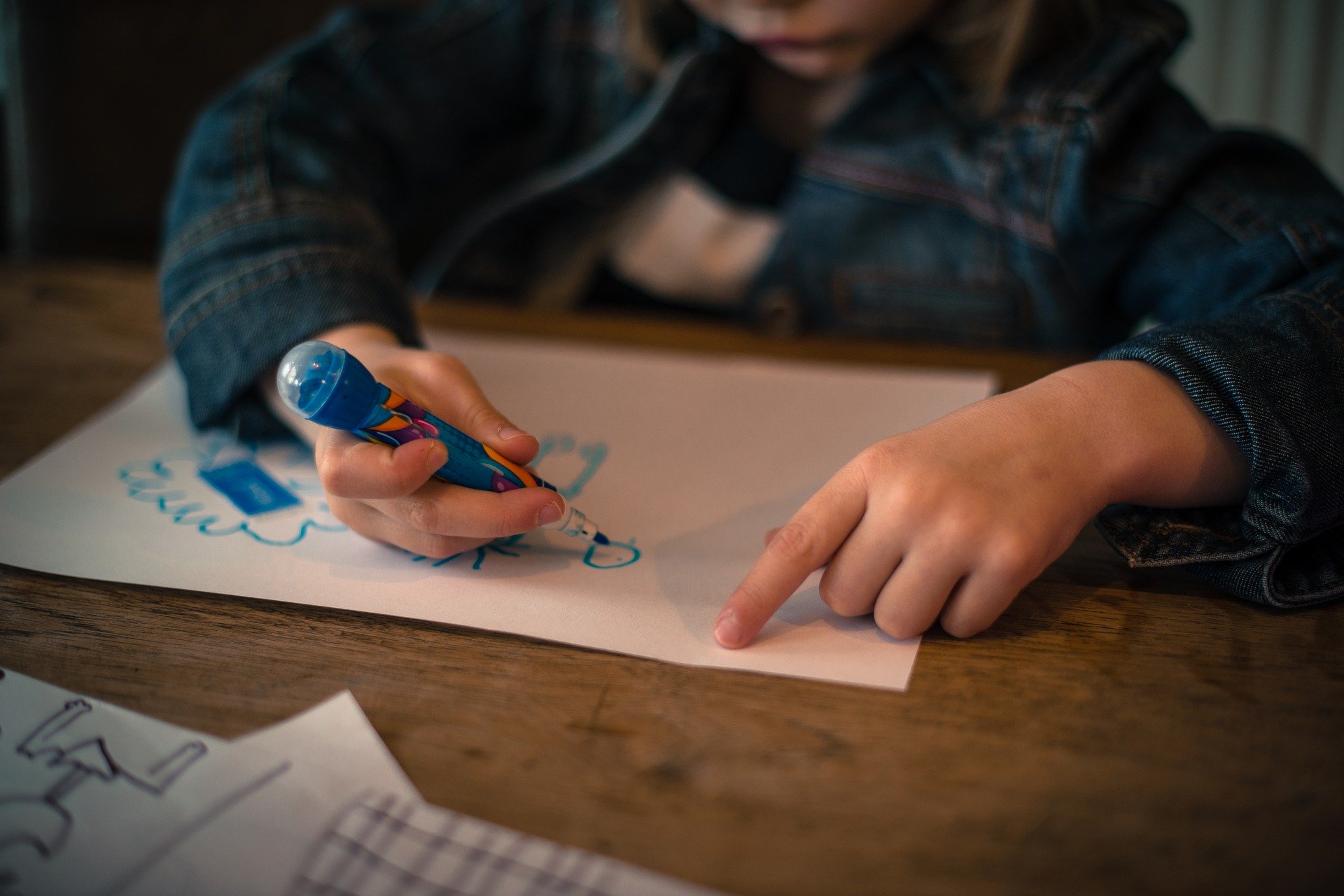 przedszkole dziecko rysuje - Pixabay