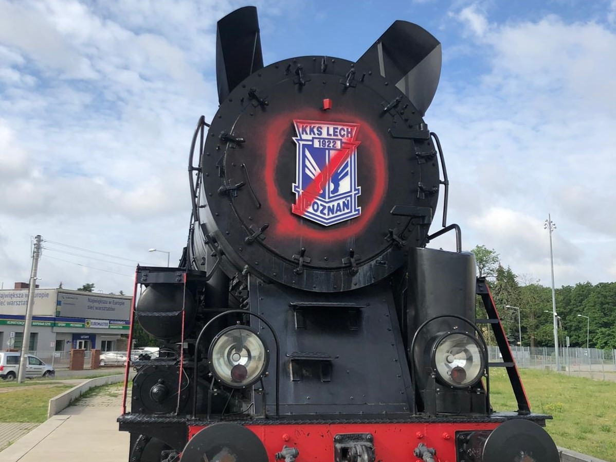 Kibice Lechii zdewastowali lokomotywę - TT: Przemek Jarmużek