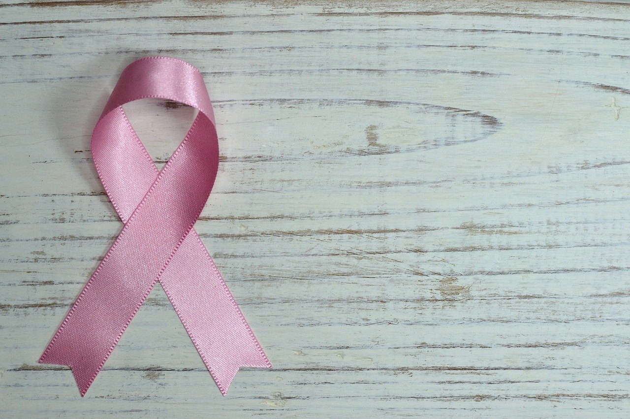rak piersi wstążka - Pixabay