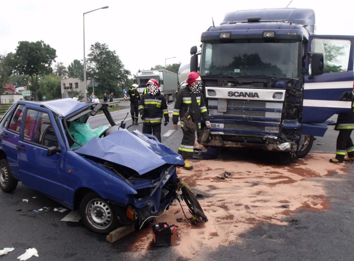 Wypadek w Pobiedziskach - zderzenie z cysterną - KMPSP Poznań