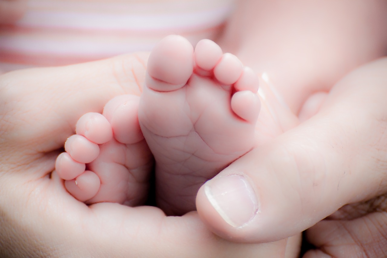 stopy stópki dzieci dziecko noworodek - Pixabay