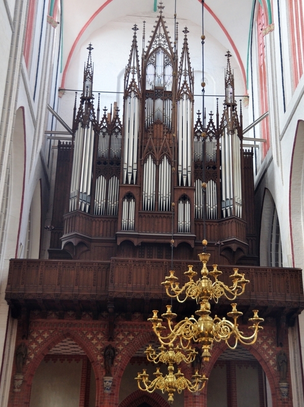 prospekt organów Ladegasta katedry w Schwerinie
